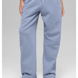 ALO Yoga Women's accolade straight leg sweatpants